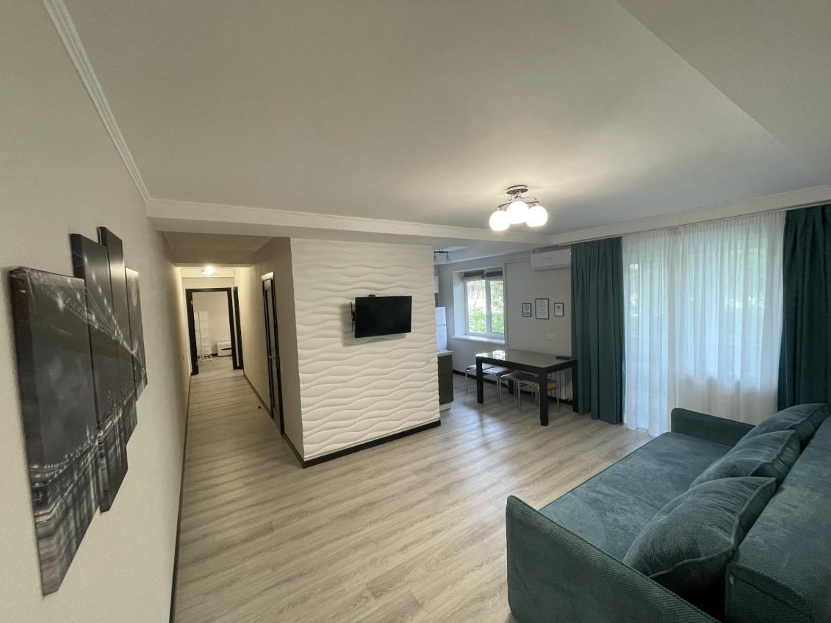 Artal Apartment On Obolonsky Avenue 16 Kiev Exterior foto